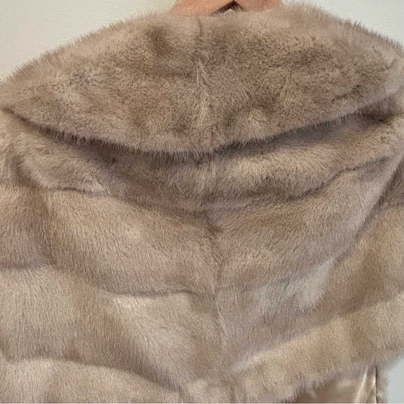 Vintage White Mink Shawl - Picture 3 of 9